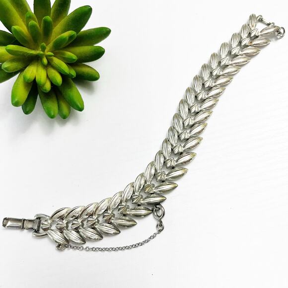 Coro Vintage Mid-Century Silver Leaf Bracelet - Picture 2 of 7